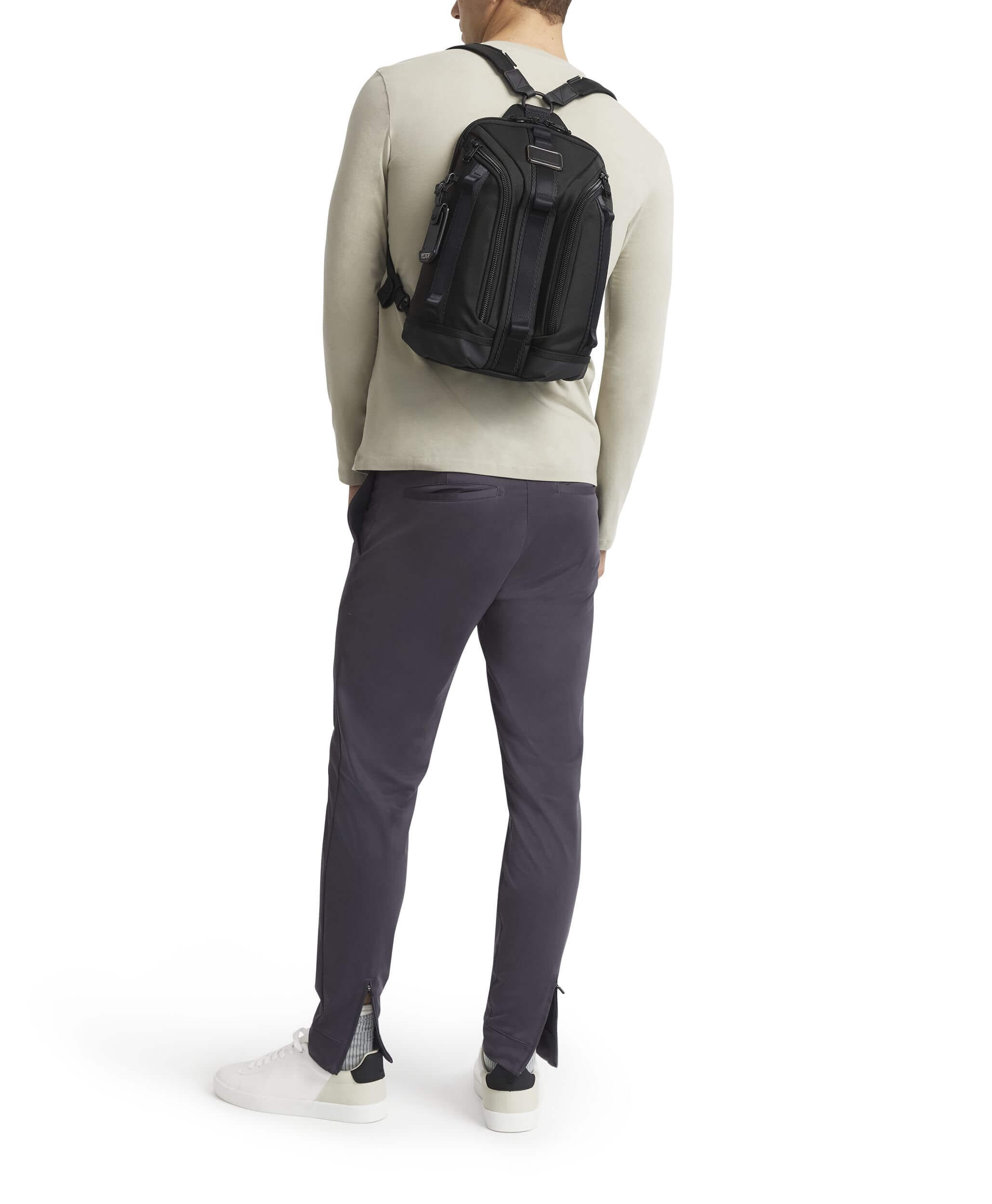 Tumi bravo cheap sling
