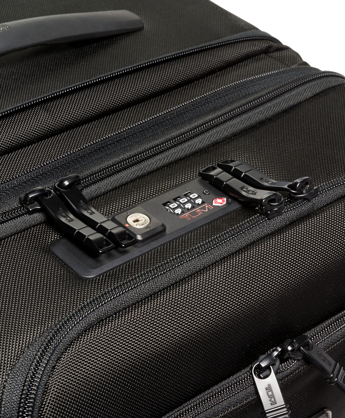 TUMI Alpha 3 TALL 4 WHL DUFFEL P/C Black TUMI Alpha 3 TALL 4 WHL DUFFEL P/C Black